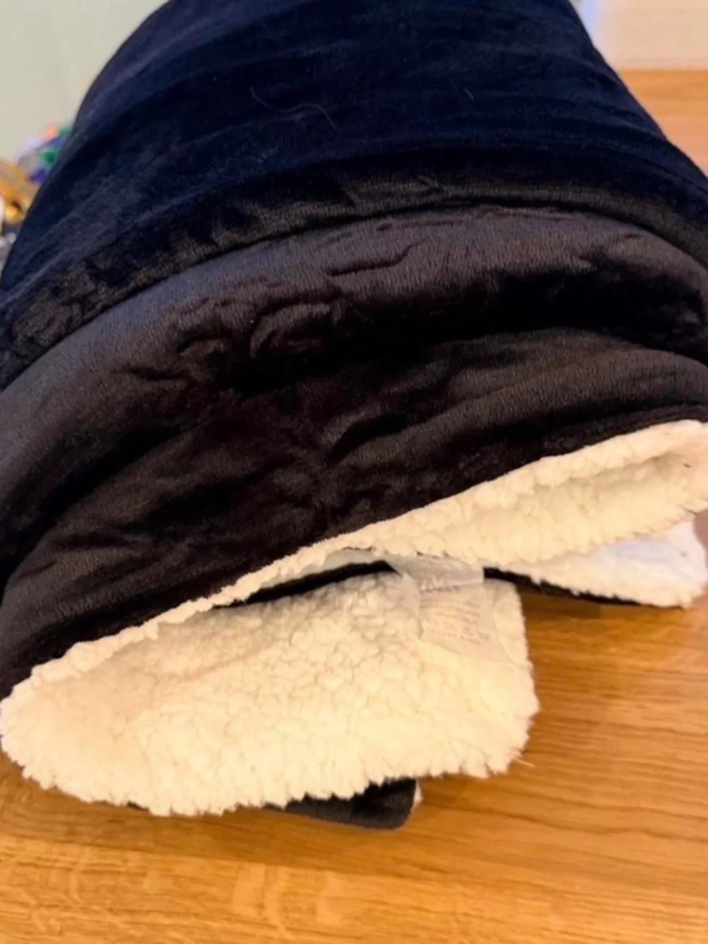 Cozy Black Sherpa Blanket - Plush Reversible Throw 50”x60”